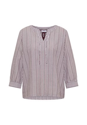 Witte blouse met verticale dunne bruine strepen, driekwart mouwen, ronde hals met V-uitsnijding en een strikdetail aan de voorkant.