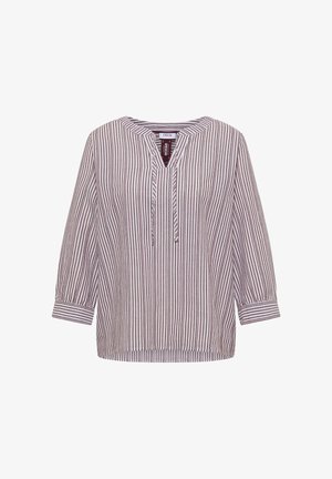 Witte blouse met verticale dunne bruine strepen, driekwart mouwen, ronde hals met V-uitsnijding en een strikdetail aan de voorkant.