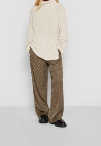Marc O'Polo Svetr - taupe