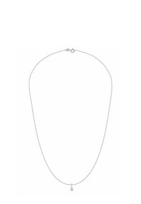 Sudraba kaklarota ar plānu, smalku dizainu, ar nelielu kvadrātveida piekariņu, kurā centrā atrodas caurspīdīgs akmens.