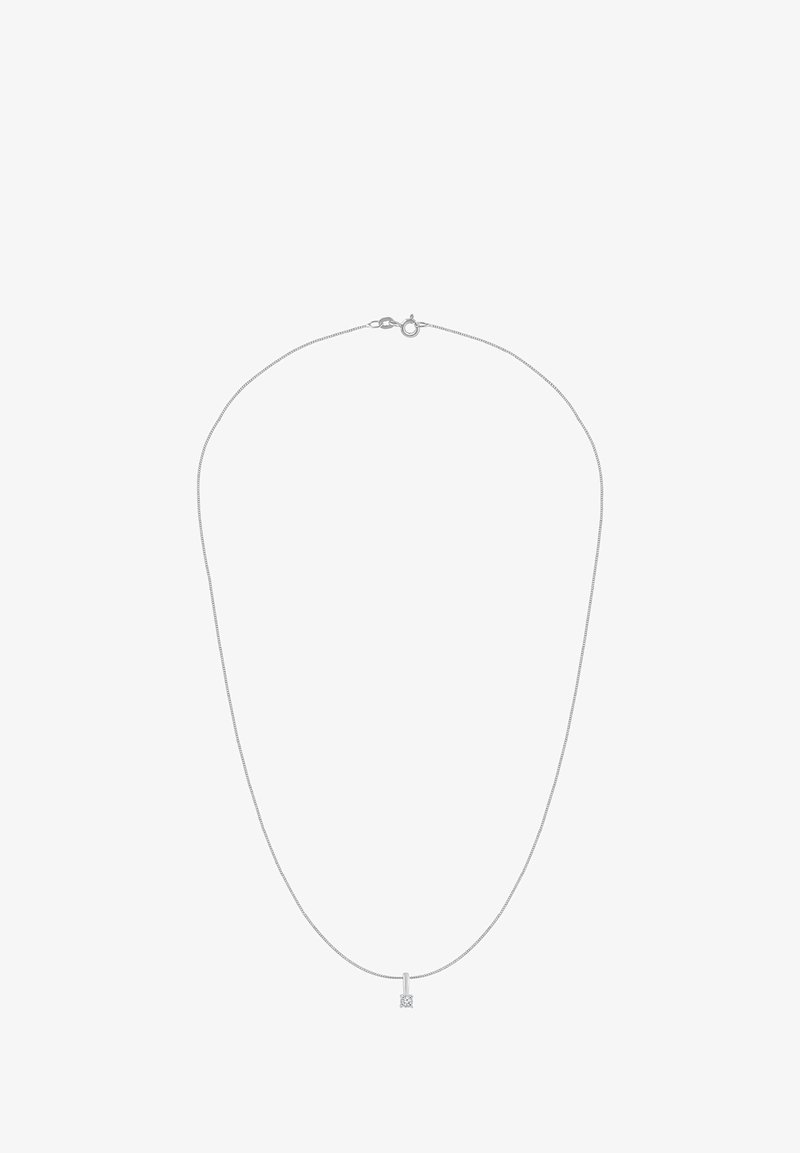 Strieborný náhrdelník s tenkým, jemným dizajnom, ktorý obsahuje malý štvorcový prívesok s priehľadným kameňom v strede.