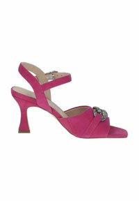 Roze suède hoge hakken sandalen met een open teen, voorzien van een gevlochten zilveren detail aan de voorkant en een verstelbare enkelriem.