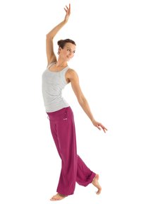 Gray tank top and loose-fitting, purple pants with a drawstring. The outfit is made of lightweight fabric, suitable for movement and comfort.