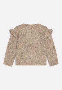 Maglione beige lavorato a maglia con finitura testurizzata, dotato di maniche a sbuffo e scollatura rotonda. Il retro è semplice e privo di decorazioni.