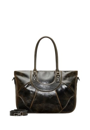 Dunkelbraune glänzende Ledertasche mit zwei Griffen und einem abnehmbaren Schulterriemen, neben ihr auf weißem Hintergrund platziert.