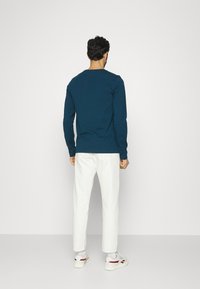 Tommy Hilfiger LOGO LONG SLEEVE TEE - Camisola de manga comprida - dark lakeside