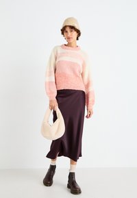 ONLY ONLJENNY LIFE ONECK  - Pulóver - terra cotta