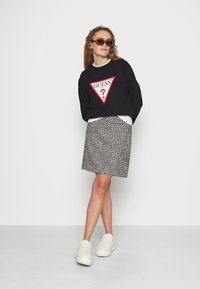 Guess ORIGINAL - Sudadera - jet black