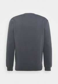 Sweat-shirt gris foncé à manches longues et col rond avec poignets et ourlet côtelés, montré de dos sur fond blanc uni.