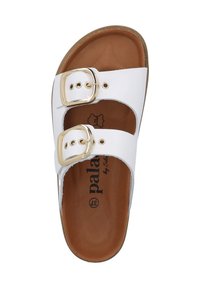 Weiße Rutsch-Sandalen mit zwei goldenen Schnallenriemen, braunem Lederfußbett und strukturiertem, hellbraunem Laufsohle. Einfaches Design ohne Verzierungen.