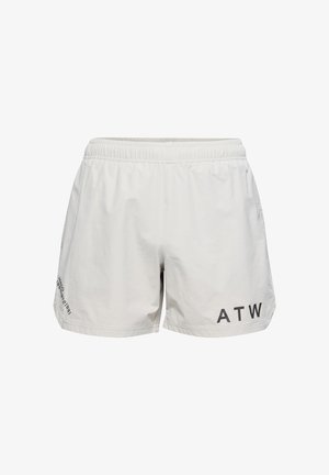 Hvide shorts med elastisk talje, der har sort tekst "ATW" på forsiden og et design på siden. Letvægts, afslappet stof.