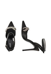 Pantofi cu toc înalt negri, cu spate descoperit, cu vârf ascuțit, decorați cu lanțuri din strasuri argintii pe baretă și în zona vârfului.