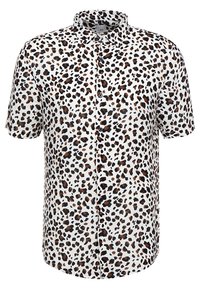 Camicetta a maniche corte in tessuto leggero con sfondo bianco e macchie di leopardo nere e marroni, chiusura con bottoni e colletto classico.