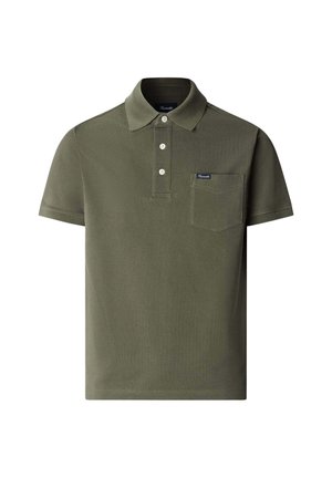 Olijfgroen polohempje met korte mouwen, drie witte knopen en een borstzakje met een klein stoffen label.