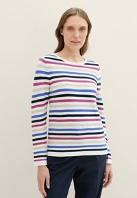 Gestreiftes Langarmoberteil in Weiß mit horizontalen Linien in Rosa, Blau und Schwarz. Die Textur wirkt gerippt und hat einen runden Ausschnitt.
