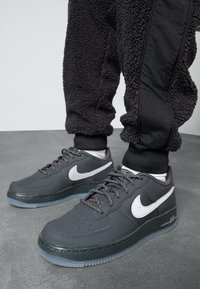 Nike Sportswear AIR FORCE 1 UNISEX - Sneakers - anthracite/reflect silver/cool grey