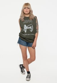Paradiso Clothing AC/DC ABOUT TO ROCK MUSCLE - Top - green