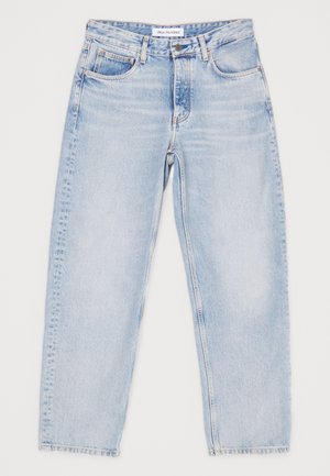 Vaaleansiniset denimhousut, joissa on rento istuvuus, viisi taskua ja suora lahjesuunnittelu. Haalistunut pinta, yläpainike ja vetoketjukiinnitys.