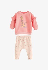 Ei valittu, coral pink giraffe