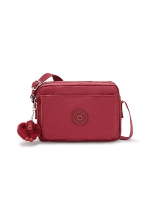 Borsa a tracolla rossa in nylon con finitura testurizzata, dotata di una tasca frontale con zip, una tracolla regolabile e un portachiavi a forma di scimmietta pelosa.