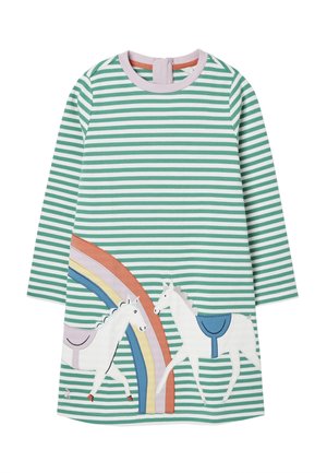 Vestido de manga larga a rayas verdes y blancas con dos caballos blancos y un gráfico colorido de arcoíris en el frente.