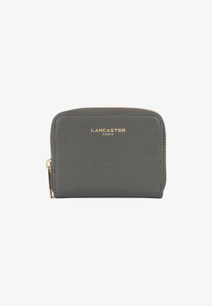 Portafoglio in pelle testurizzata grigio con hardware dorato e chiusura con zip. Presenta il logo "Lancaster Paris" impresso sul fronte.