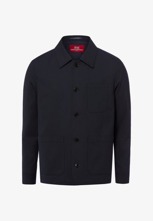 Granatowa kurtka zapinana na guziki z kołnierzem, jedną kieszenią na piersi, dwoma dolnymi kieszeniami naszywanymi i długimi rękawami.