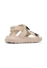 Beige Sandalen mit einem strukturierten Riemen, verstellbarem Schnallenverschluss und einer gepolsterten, genoppten Sohle für besseren Halt. Das Logo auf der Ferse akzentuiert das Design.
