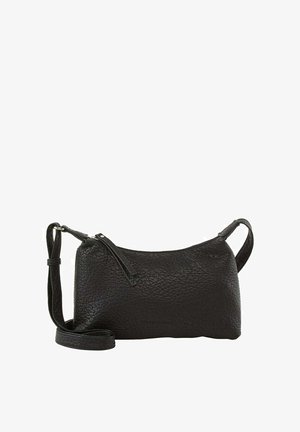 Juodas odinis kryžminis krepšys su tekstūruotu paviršiumi, užtrauktuku ir reguliuojama juosta. Minimalistinis dizainas su kreiviu siluetu.