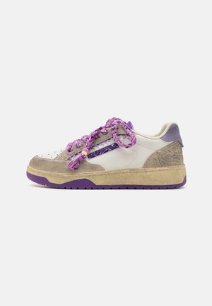 Sneakers - violet