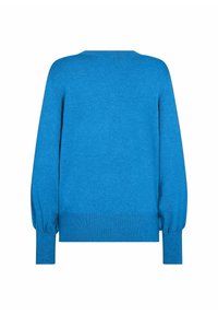 Jersey azul de punto con escote redondeado y mangas largas ligeramente abullonadas. Puños y dobladillo acanalados que proporcionan contraste. Textura suave.