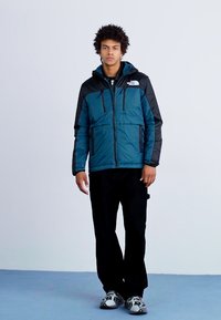 The North Face LIMBARA LIGHT SYNTH HOODIE - Lengva striukė - midnight petrol