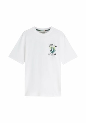 Weißes T-Shirt mit kurzen Ärmeln, grünem Blumenmuster und dem Text "Scotch & Soda Amsterdam" auf der linken Brust.