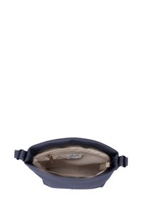 Borsa a tracolla grigio scuro aperta per mostrare l'interno beige con tasca con zip etichettata "Gerry Weber" e estremità della tracolla regolabili.