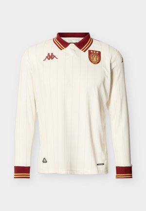 Maglia sportiva a maniche lunghe bianca con colletto e polsini color granata, con loghi granata e uno stemma con tre stelle sul petto.