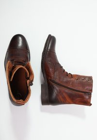 Zign Šněrovací kotníkové boty - cognac