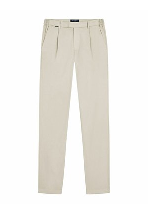 Pantalon beige ajusté avec côtés à taille élastique, passants pour ceinture, poches latérales et plis à l'avant, étiqueté "MR MARVIS" à l'intérieur de la taille.