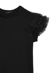T-shirt nero a maniche corte realizzato in tessuto liscio, con dettagli in tulle nero arricciato sulle spalle e scollatura a girocollo.