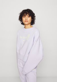 Nike Sportswear TREND CREW OVERSIZED - Camisola - pure violet