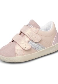 Sneaker per bambini di colore rosa chiaro, con due tracce glitterate in velcro e una striscia di glitter argento sul lato, suola beige e fodera interna bianca.