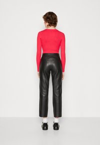 Lederhose Aylin schwarz