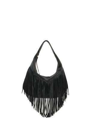 Sac à bandoulière en cuir noir de forme triangulaire avec de longues franges suspendues au bord inférieur.