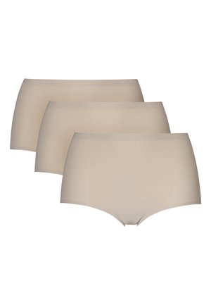 Drie paar beige hipsterondergoed gemaakt van een gladde stof, met een hooggerande design zonder zichtbare naden of versieringen.