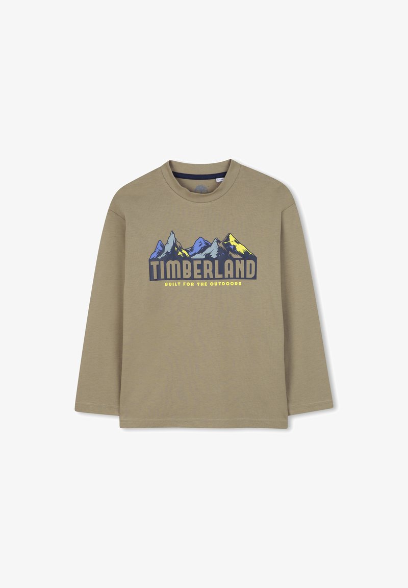 Camicia khaki a maniche lunghe con una grafica di montagna in blu e giallo, con la scritta "TIMBERLAND" e "BUILT FOR THE OUTDOORS" stampata. Tessuto morbido.