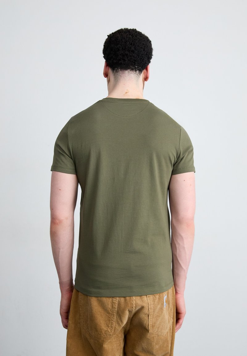 Timberland DUNSTAN RIVER SHORT SLEEVE TEE - Jednoduché tričko - leaf green/cassel earth