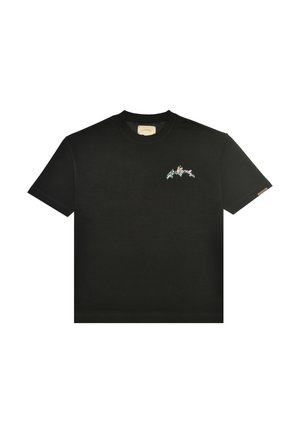 Musta lyhythihainen t-paita, jossa pieni monivärinen kukka- ja tekstikuvio vasemmassa ylärintamuksessa, pyöreä kaula-aukko ja pieni merkki hihassa.