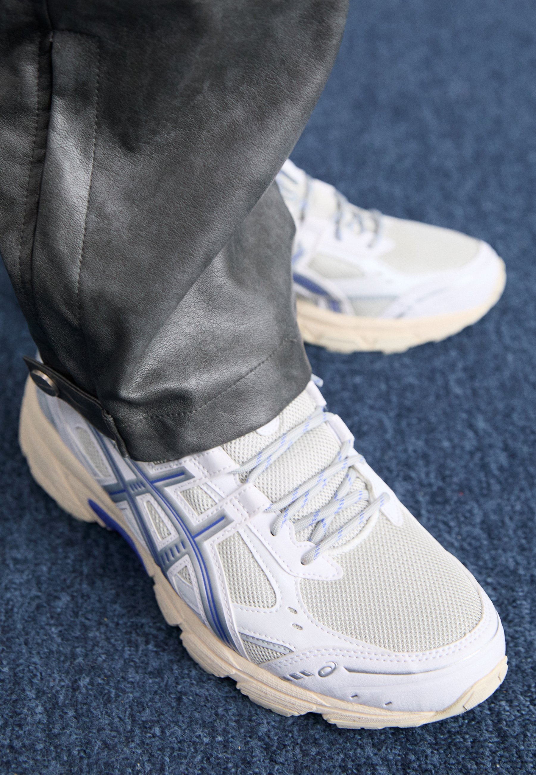 ASICS SportStyle GEL NUNOBIKI - Sneaker low - white/sapphire