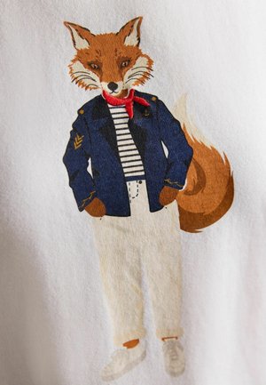 Antropomorfne rebane, kes kannab mereväe sinist jopet, triibulist särki, valgeid pükse, punast sall ja valgeid kingi, seisab käed taskutes.