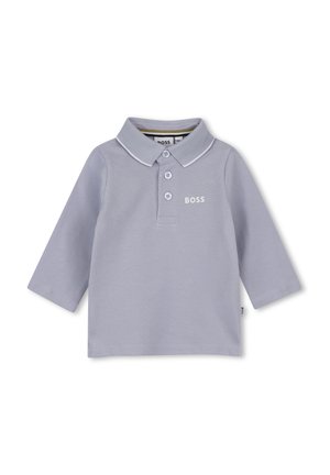 Polo de manga larga de color gris claro con tres botones y el logo blanco de "BOSS" en el pecho, diseñado para niños.