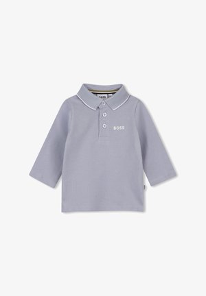 Polo de manga larga de color gris claro con tres botones y el logo blanco de "BOSS" en el pecho, diseñado para niños.